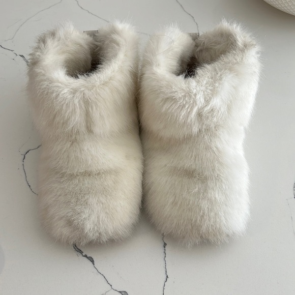 UGG Shoes - White Ugg Slippers